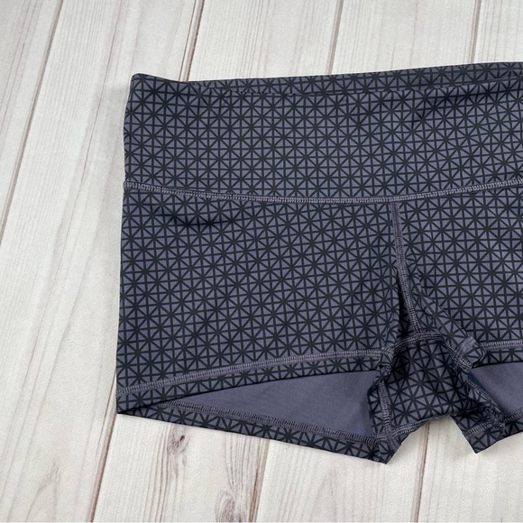 Lululemon Boogie Micro Shorts Women’s 10 Diamond Geometric Print Baddie Low Rise - Picture 2 of 12